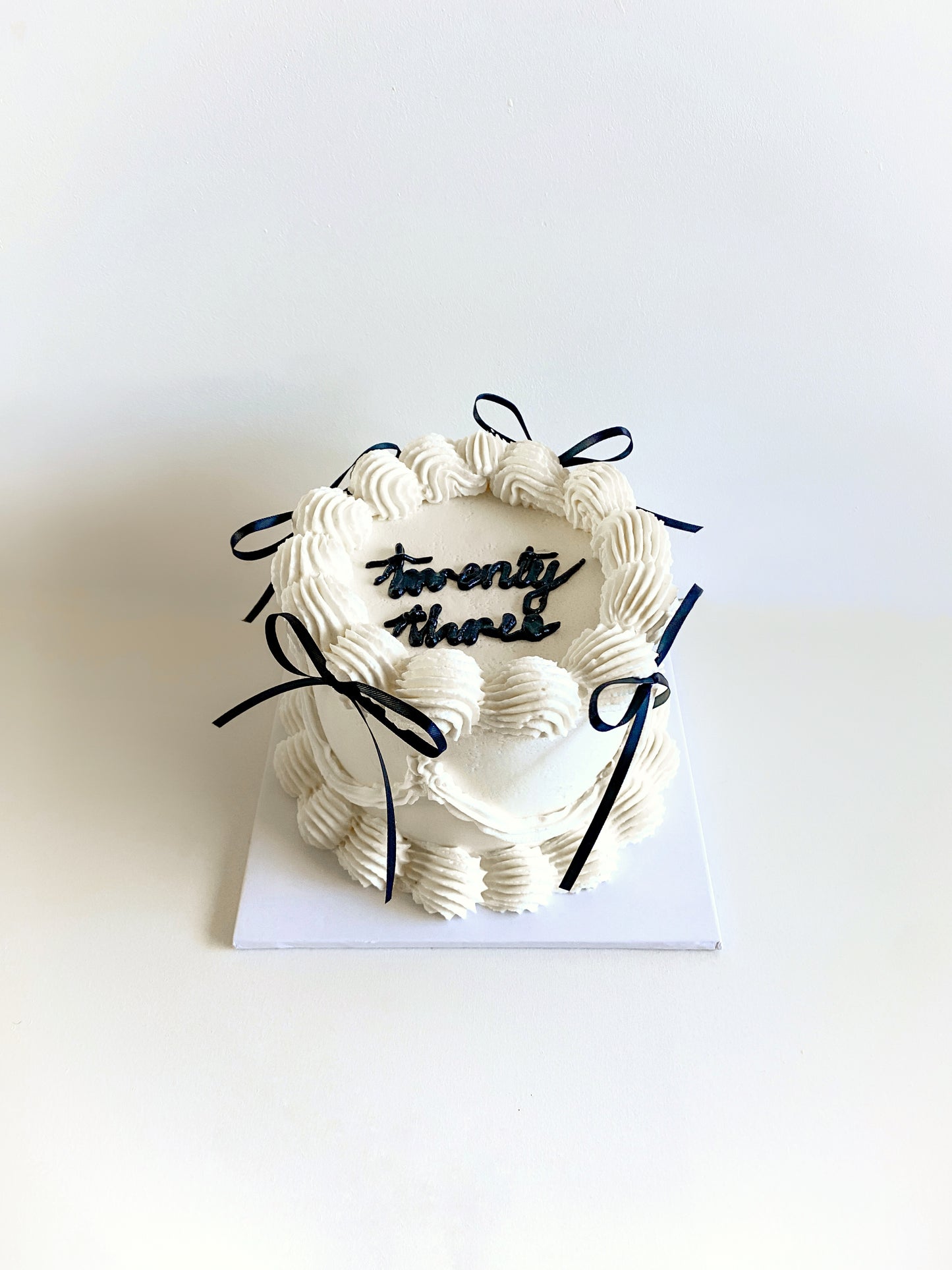 mini cake with Bows