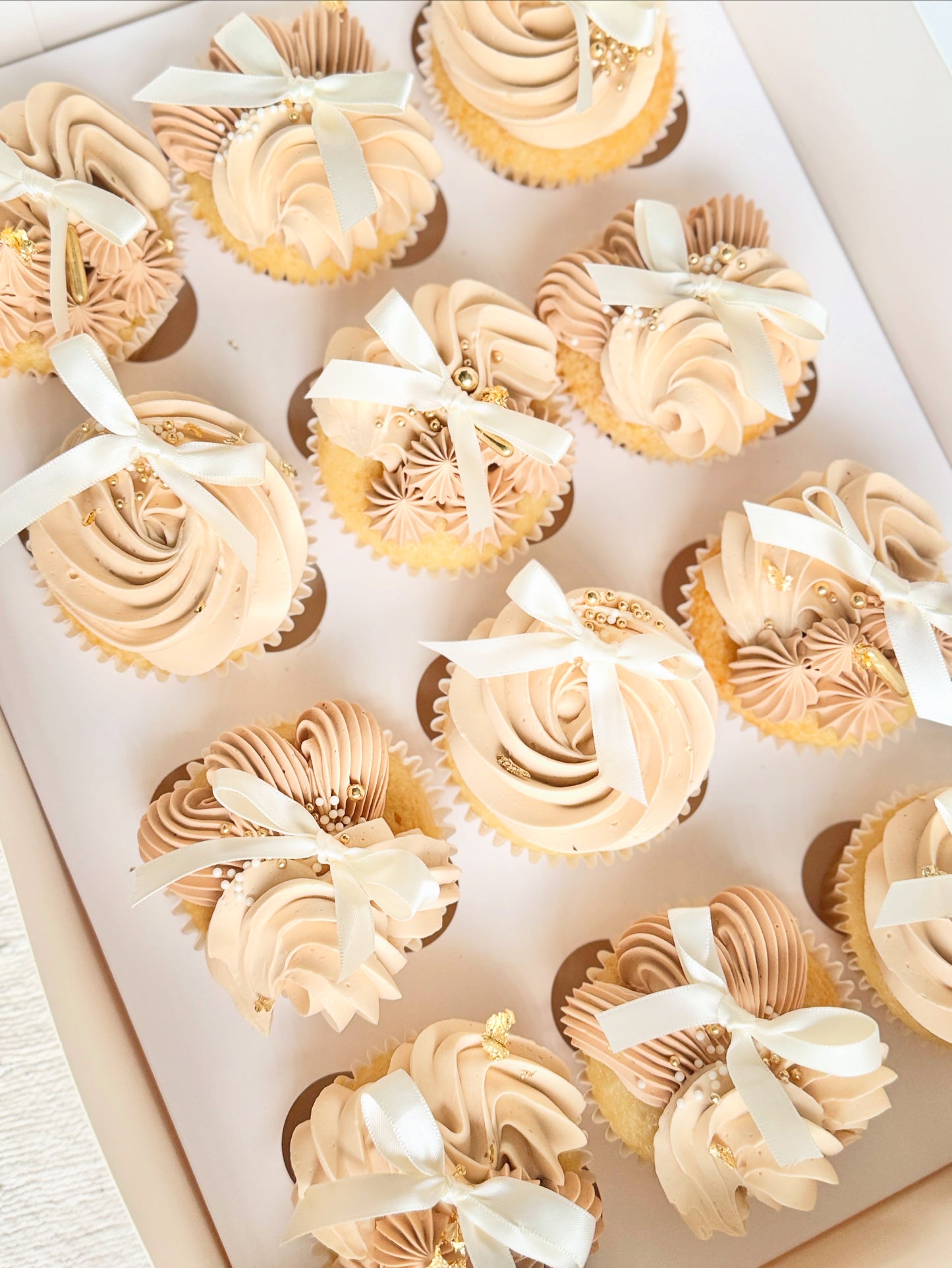 GENDER REVEAL CUPCAKE.