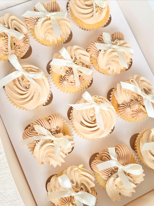 GENDER REVEAL CUPCAKE.